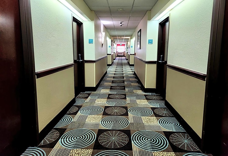 Days Inn & Suites by Wyndham Sam Houston Tollway