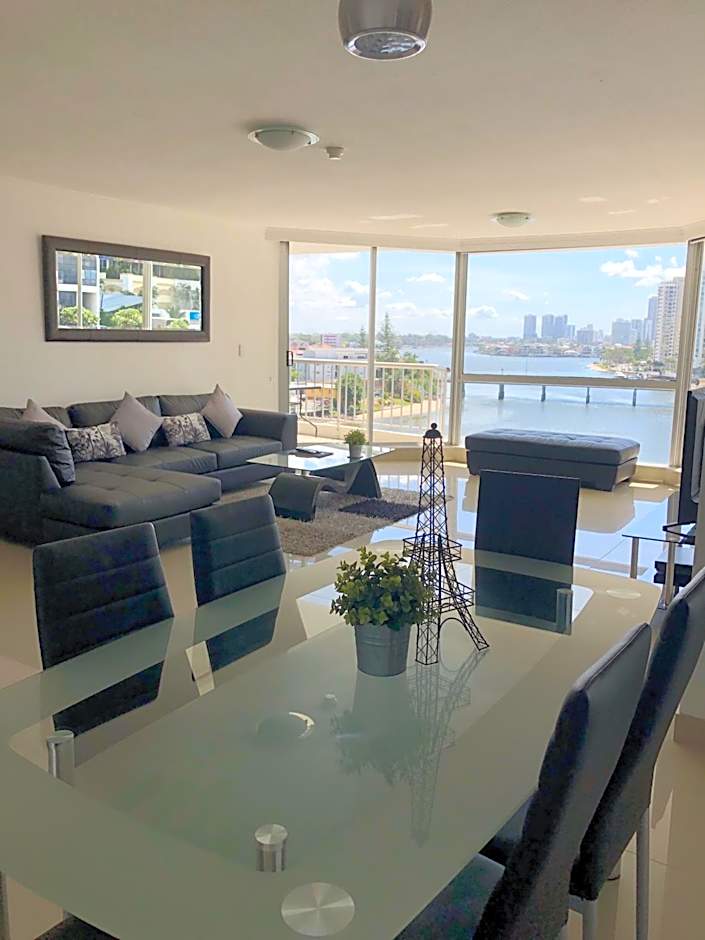 Moorings On Cavill Surfers Paradise