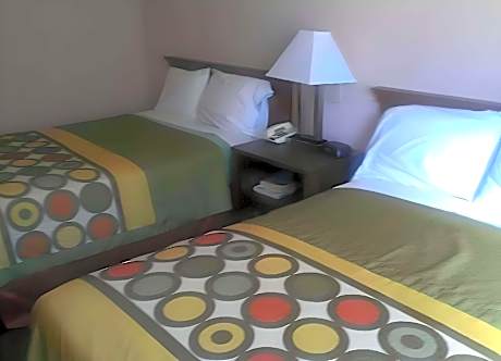 2 Queen Beds Nonsmoking