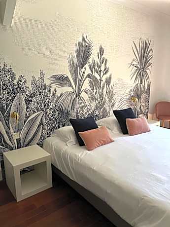 Traditional Double Room with Pool View