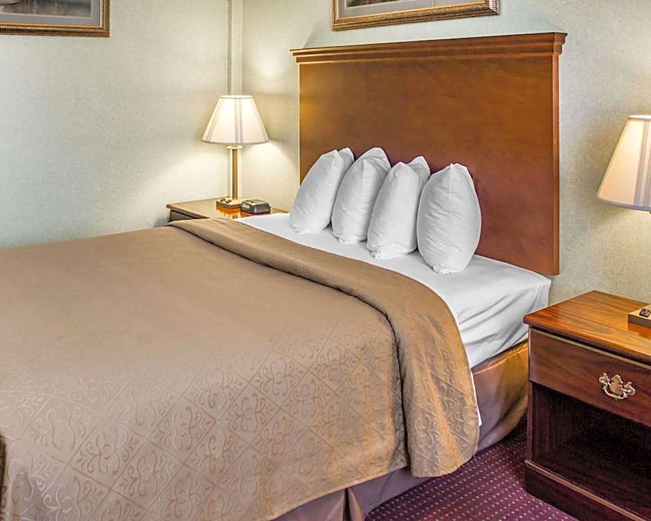 Quality Inn & Conference Center Franklin Downtown