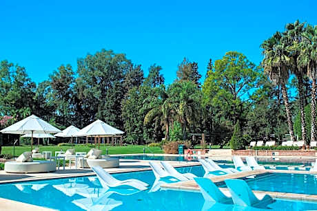 Sheraton Pilar Hotel & Convention Center