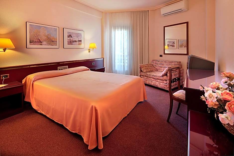 Hotel Rey Sancho Ramírez