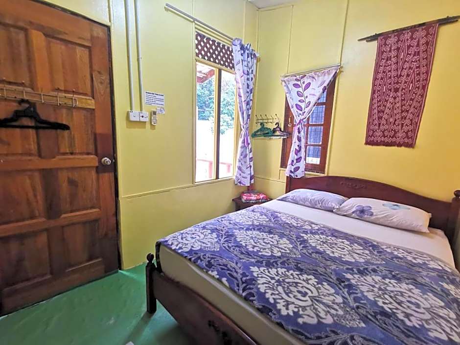 Cheers Garden Chalet