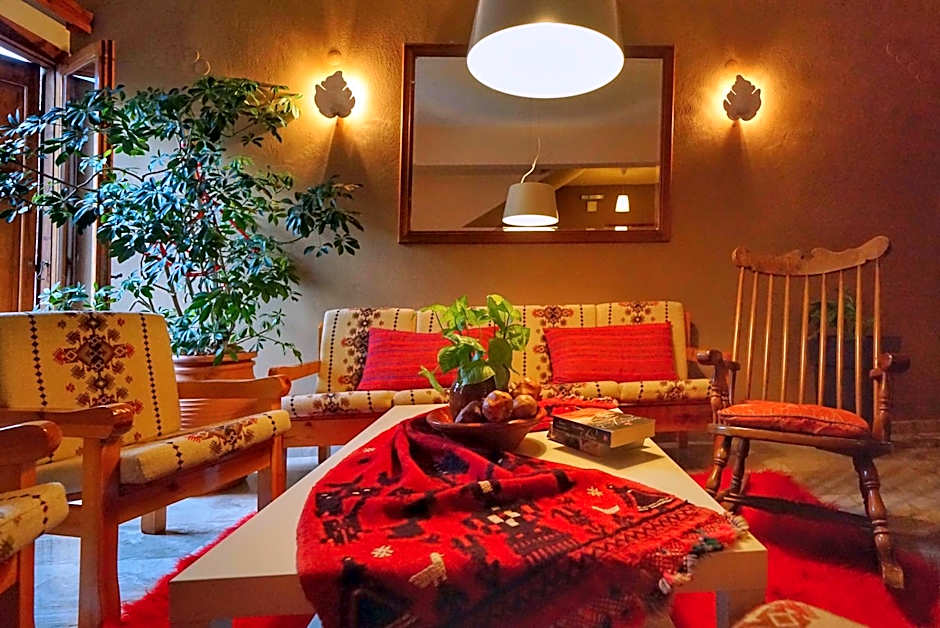 To Balkoni tis Agorianis