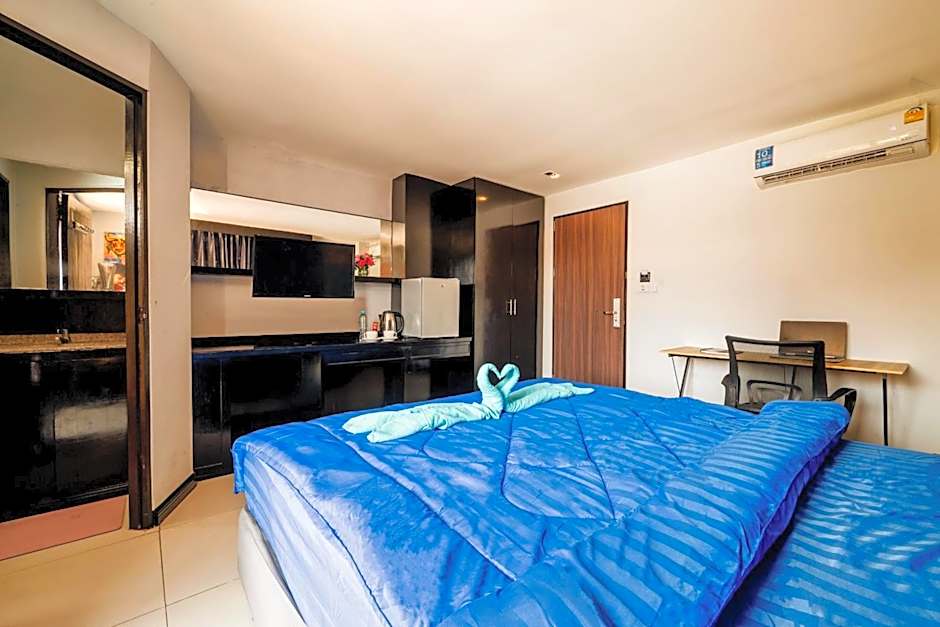 Abunawas Merry Inn at Walking Street