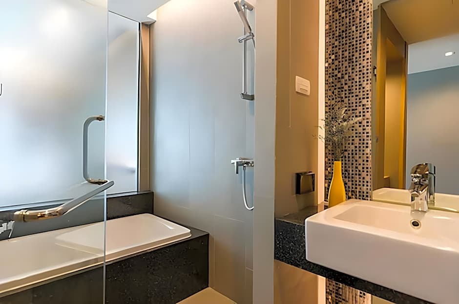 Sea Me Spring Tree Hotel