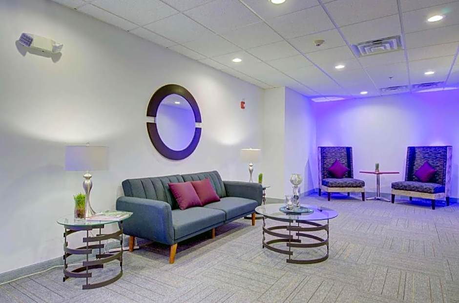 Hampton Inn & Suites Boston/Stoughton