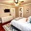 Historic Home Family Friendly Close to Seawall