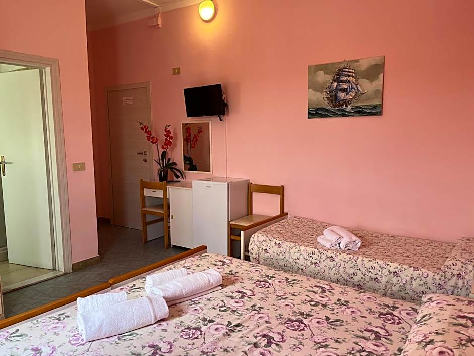 Hotel Ellymar