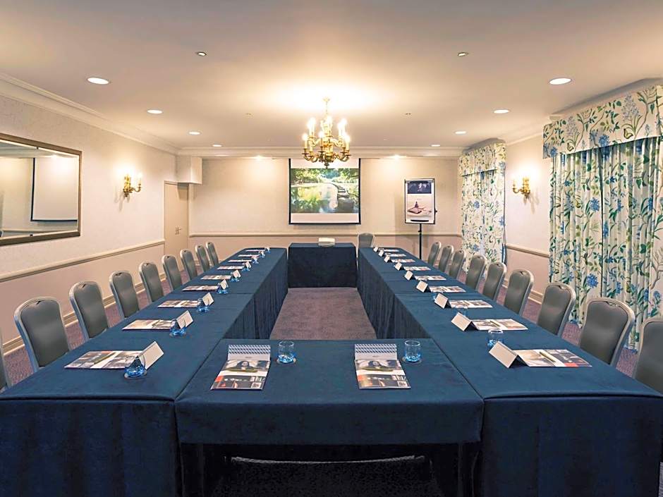 Sunday Box Hill Burford Bridge Hotel