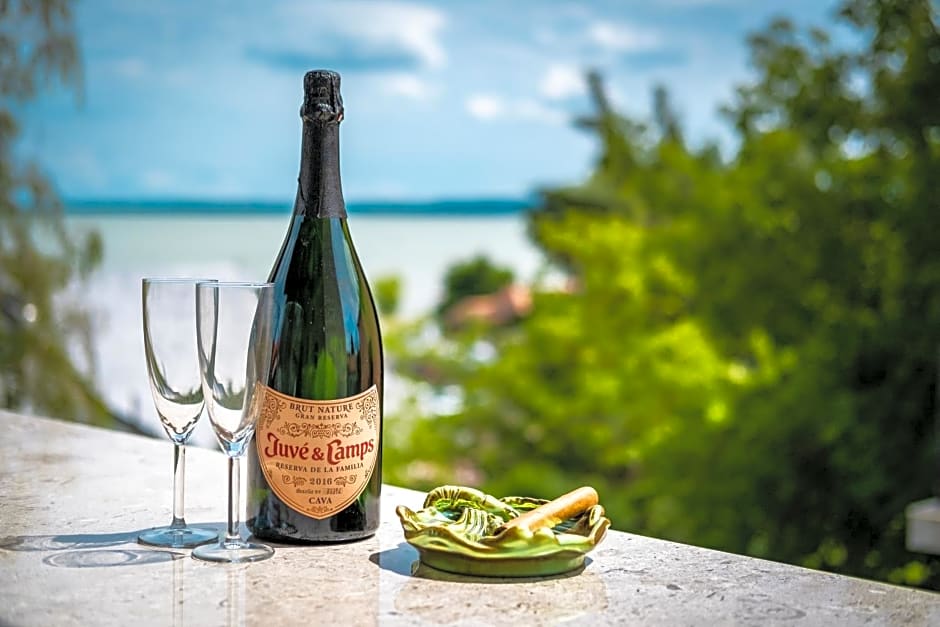 Kiss-Henézi Guest House