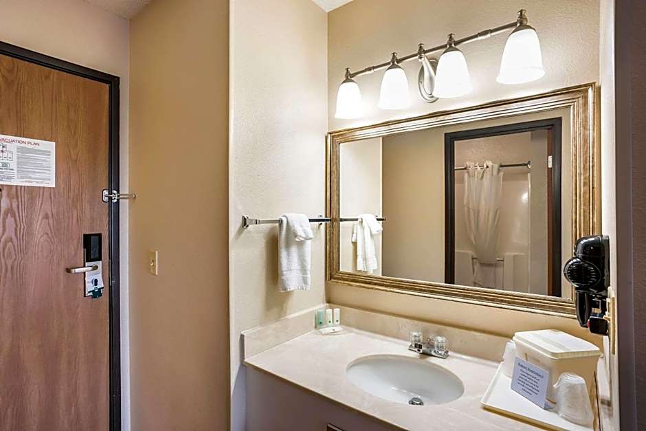 Quality Inn Cedar Rapids South