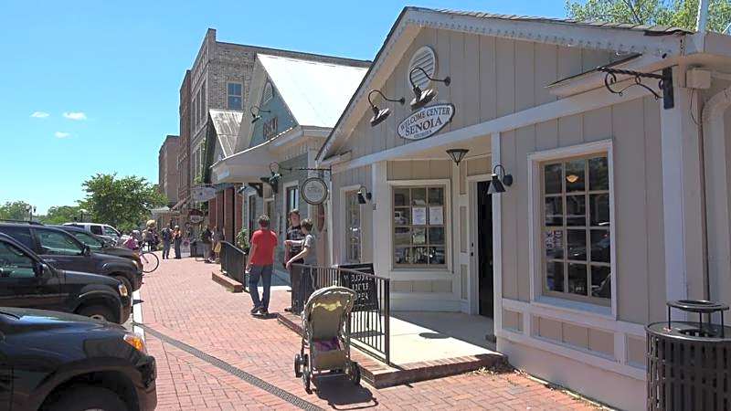 Veranda Historic Inn
