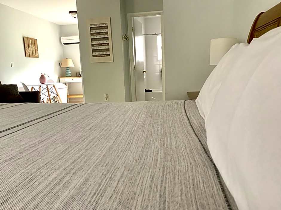 4145 By The Sea Inn & Suites
