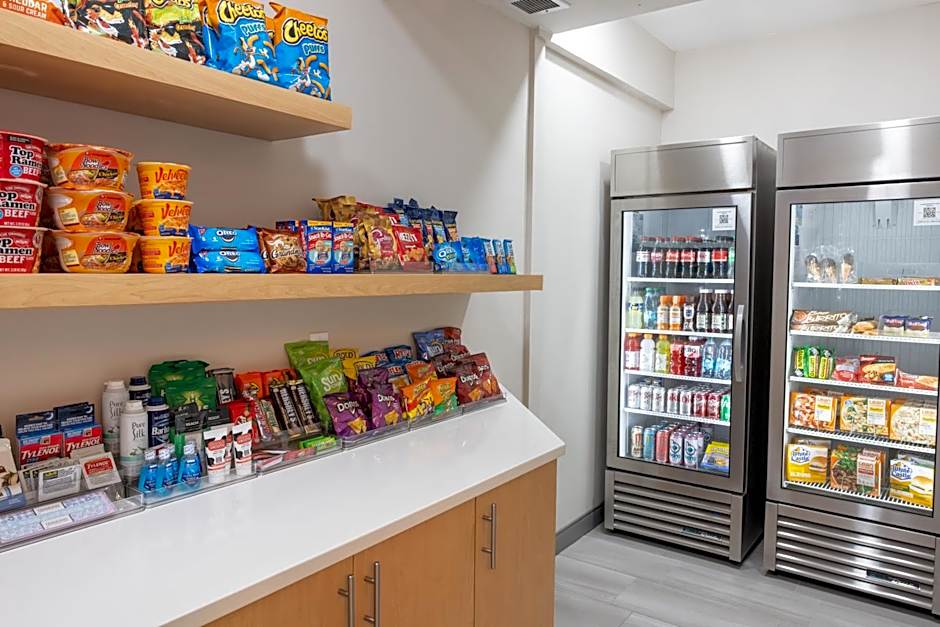 Holiday Inn Express and Suites Wichita Airport By IHG