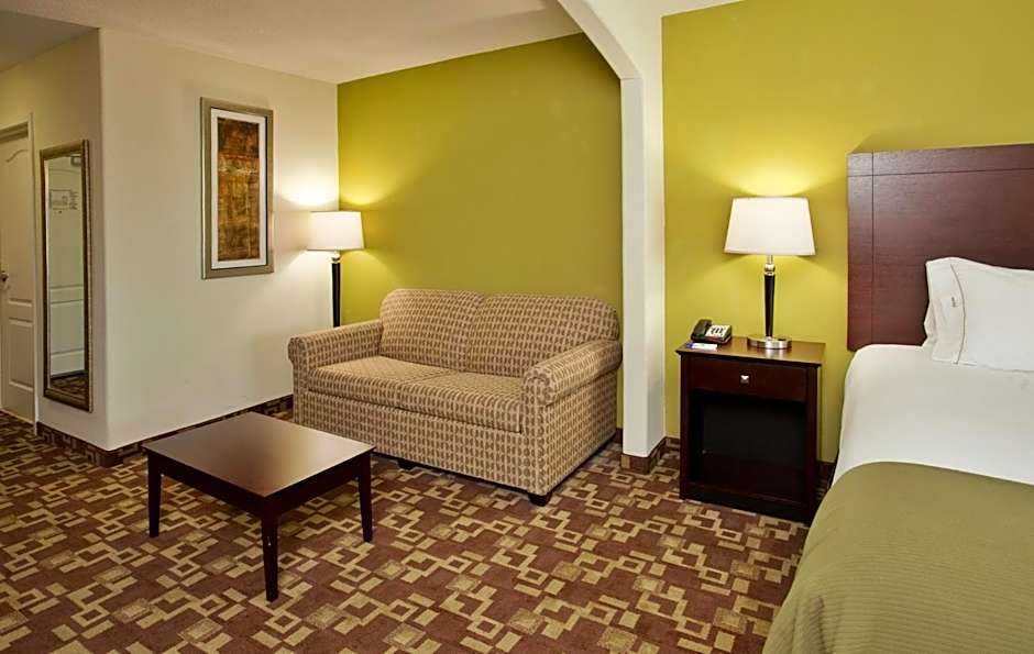 Holiday Inn Express Hotel & Suites Kansas City Sports Complex By IHG