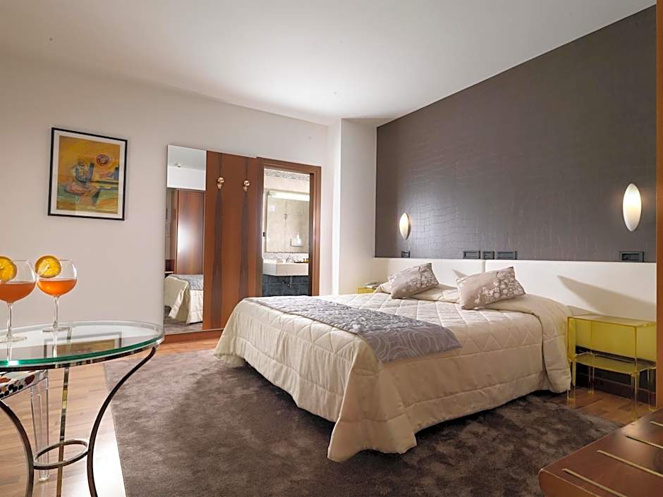 Photo 1 of 4 of Quadruple Room