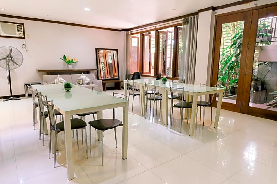 Madonna Hometel and Suites