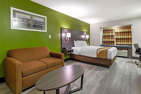 Queen Suite - Accessible/Non-Smoking