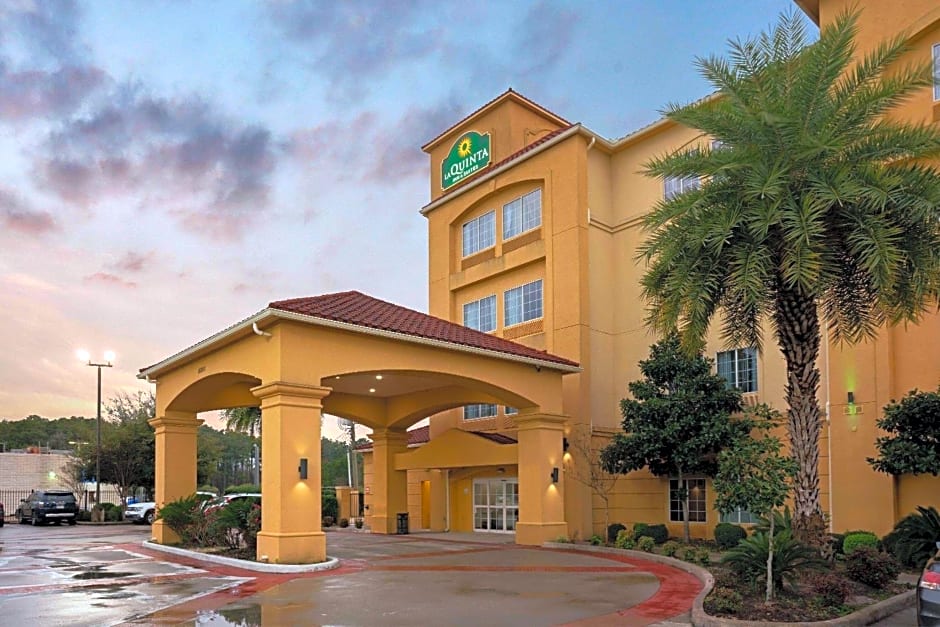 La Quinta Inn & Suites by Wyndham Bush Intercontinental Airport East