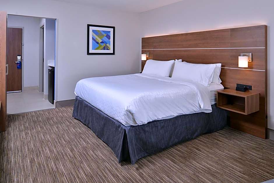 Holiday Inn Express & Suites - Marshalltown By IHG