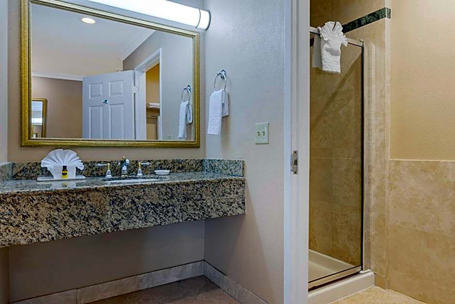 Best Western Plus Marina Shores Hotel
