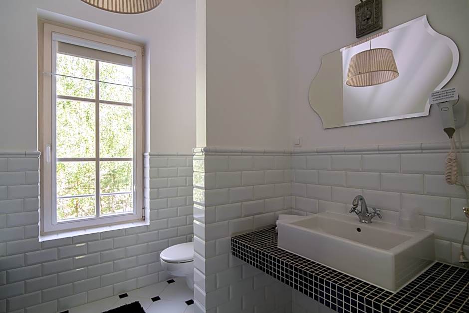 Dwór Złotopolska Dolina Mansion House