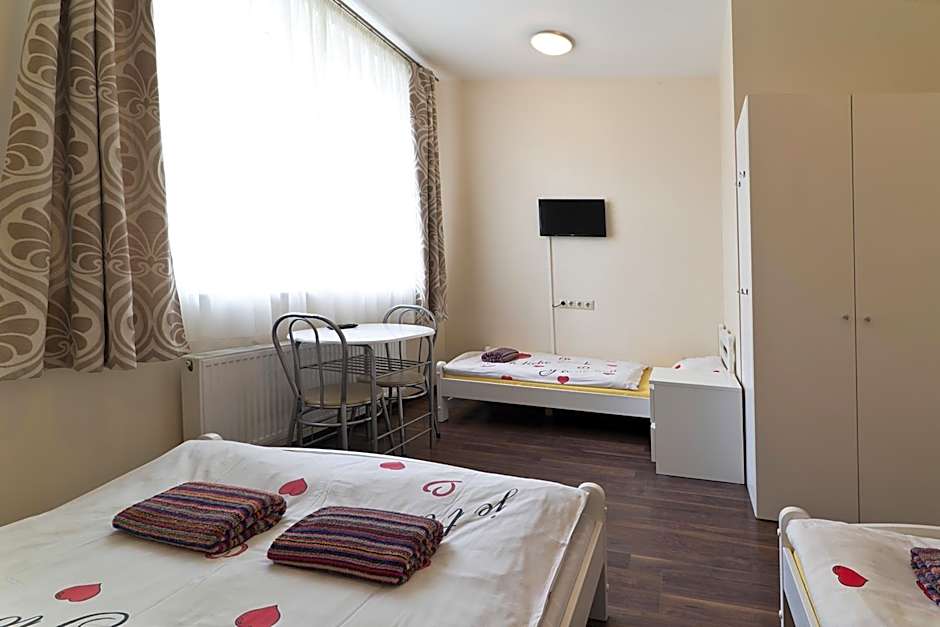 Happy Hotel