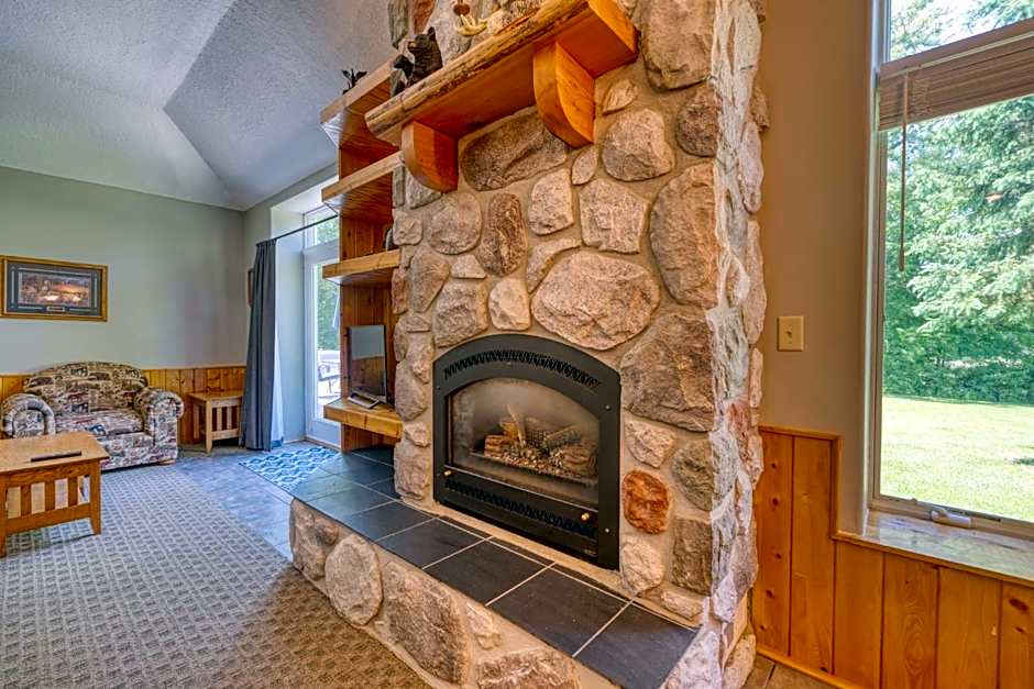 The River Condos Hot Tub Fireplace Family & Pet Friendly River Front 2 to 6 bedroom condos dock