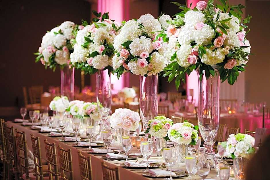 Renaissance by Marriott Cincinnati Downtown Hotel