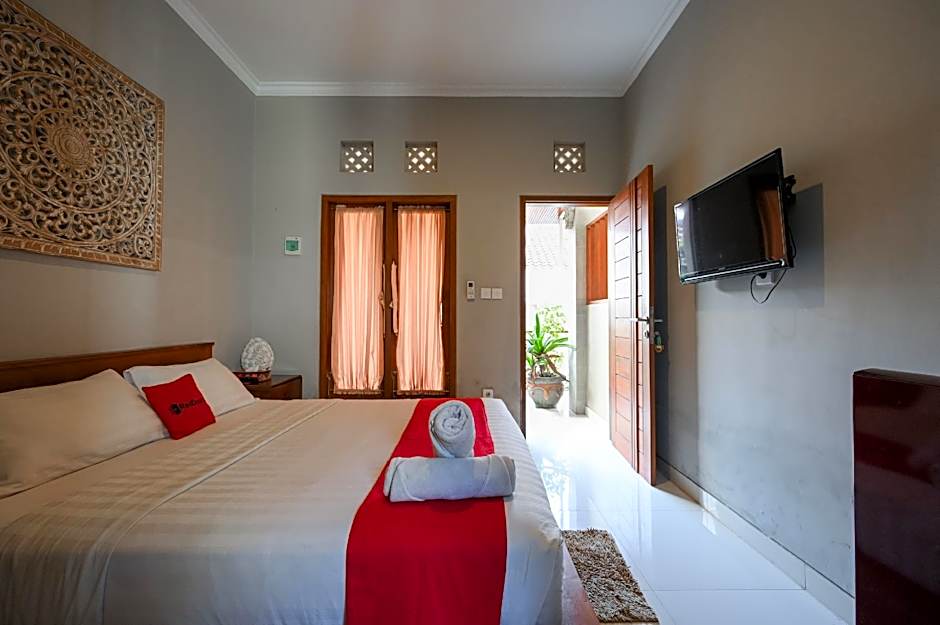 RedDoorz near Mertasari Beach 2