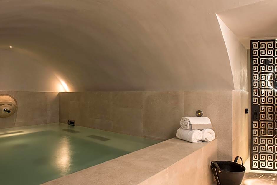 Cour des Vosges - Evok Collection