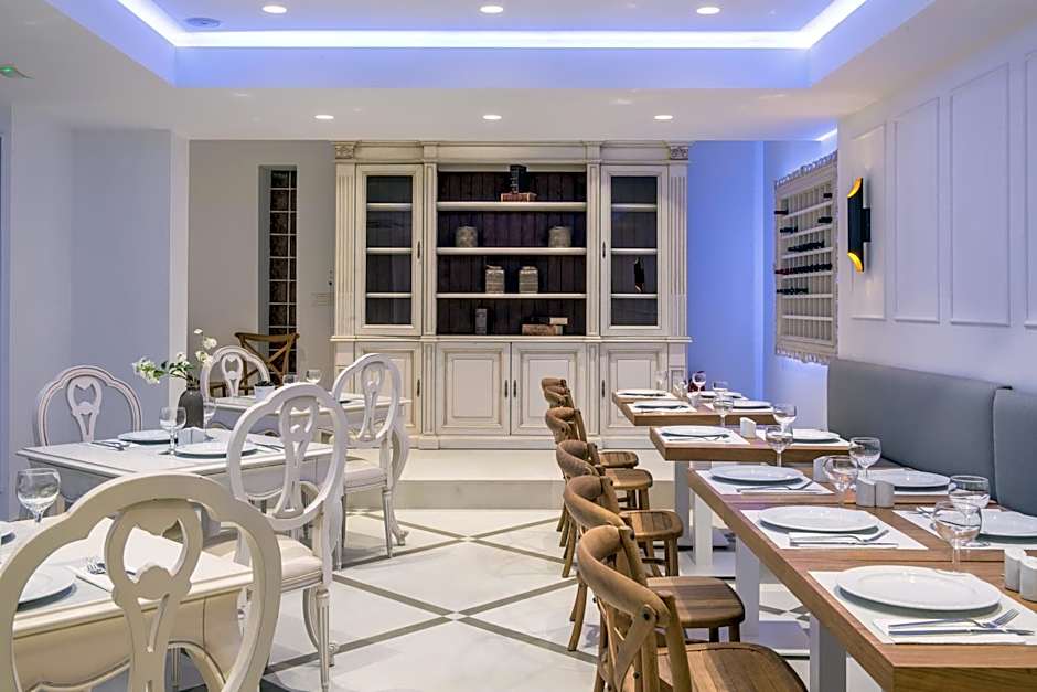 Mari Kristin Beach Hotel