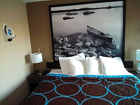 Queen Room - Mobility Access/Non-Smoking