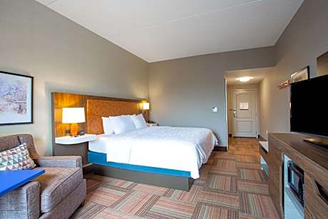 1 King Bed With Fridge/Microwave Nonsmoking