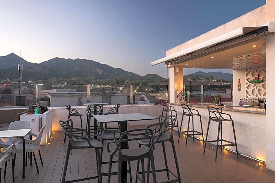 DAOS Suites & Terrace Marbella