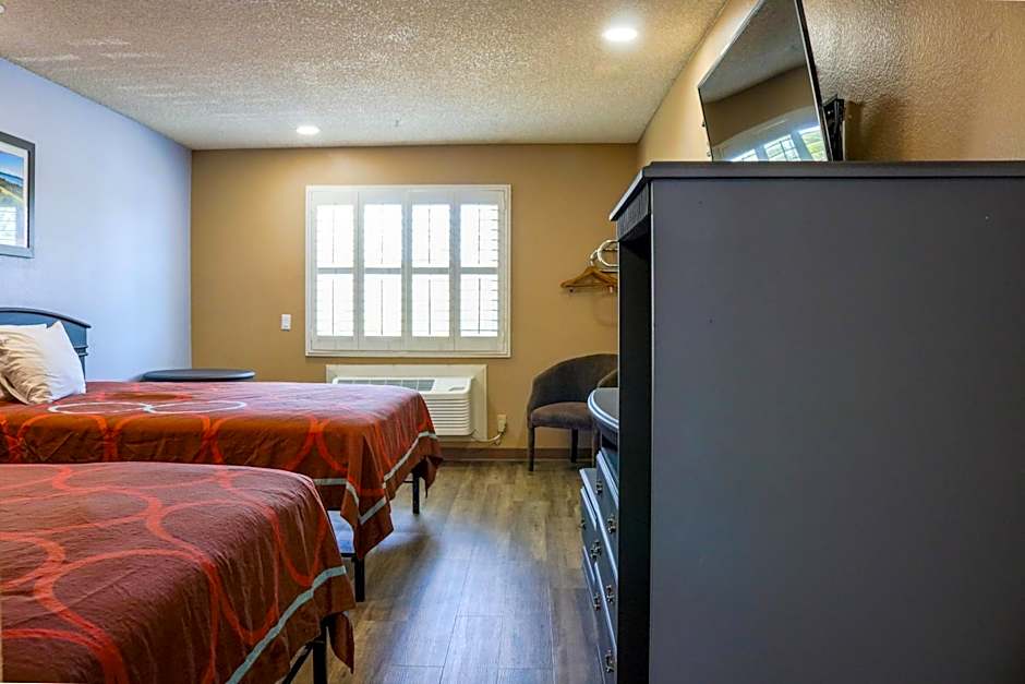 Orange Tustin Inn in Orange