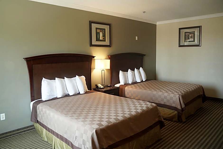Harbor Inn & Suites