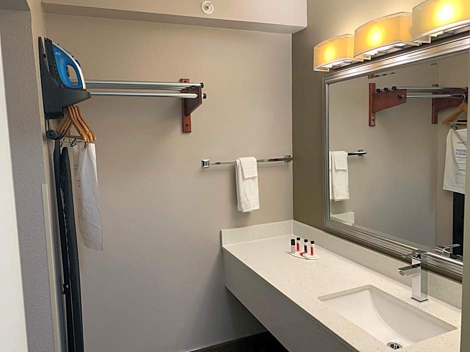 Super 8 by Wyndham Cookeville