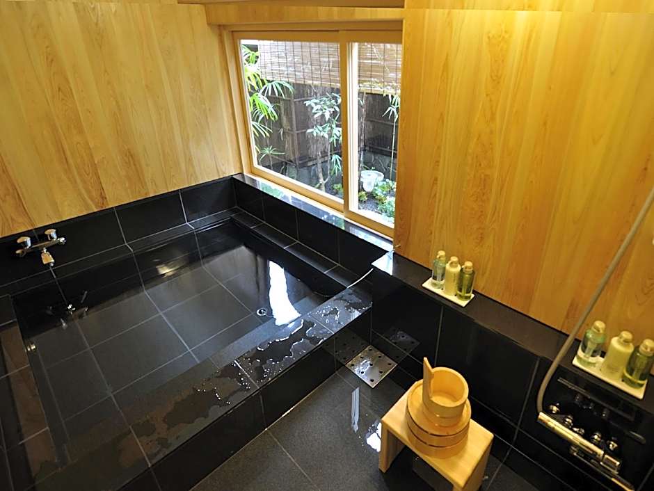 Traditional Kyoto Inn serving Kyoto cuisine IZUYASU