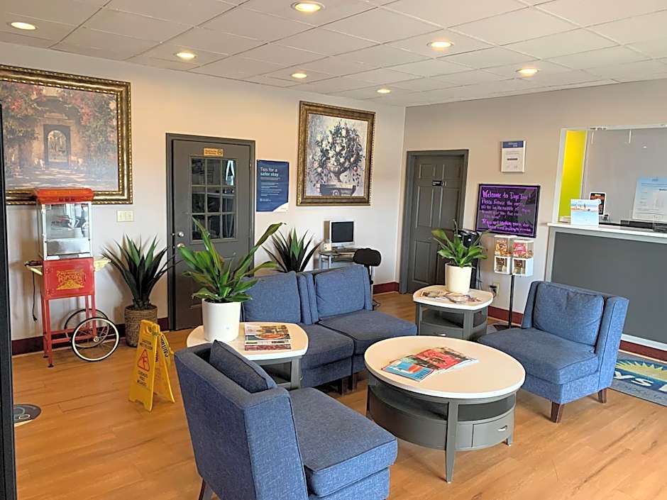 Days Inn by Wyndham Louisville Airport Fair and Expo Center