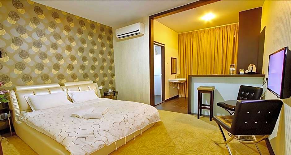 Hotel Tebrau CT