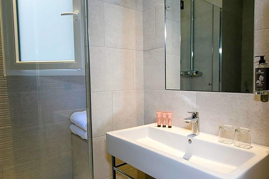 Hotel de Neuville Arc de Triomphe