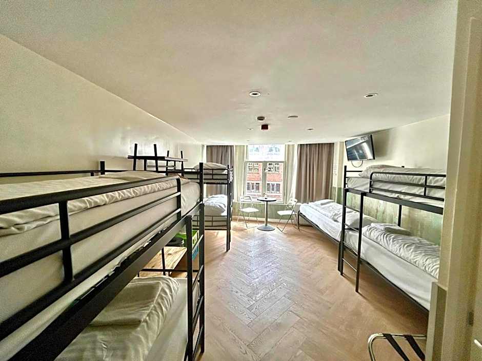 Budget Hotel Damrak Inn