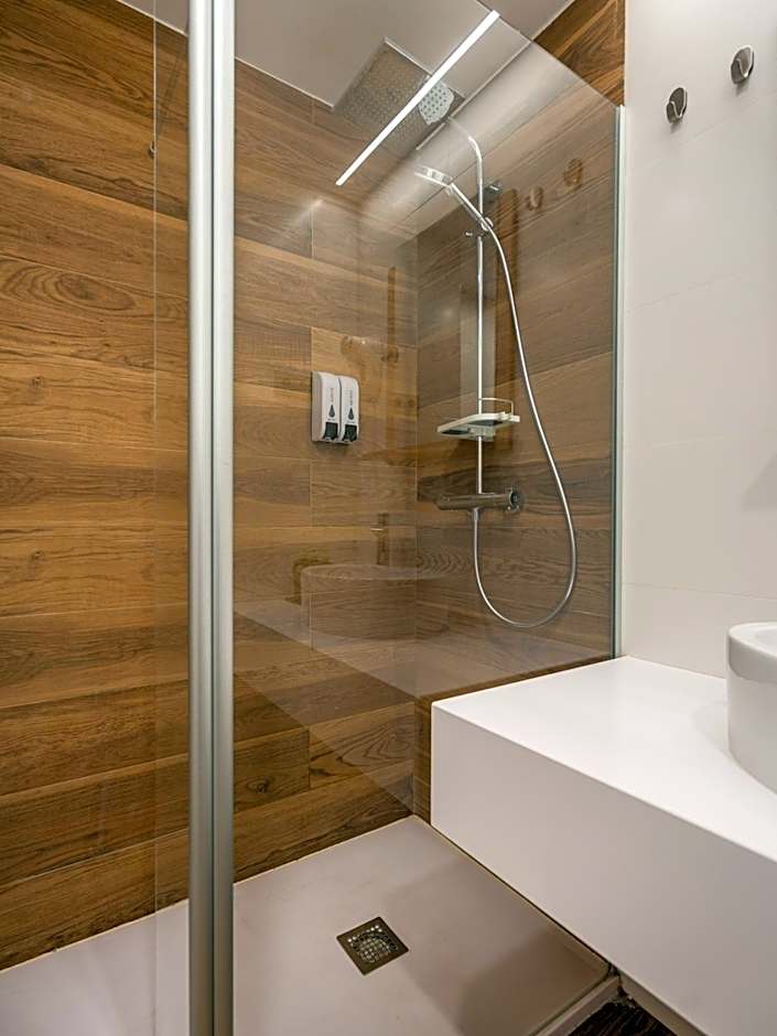 Limehome Barcelona Carrer de Fontcoberta - Digital Access
