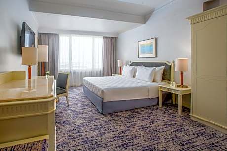 Club Room with Sea View