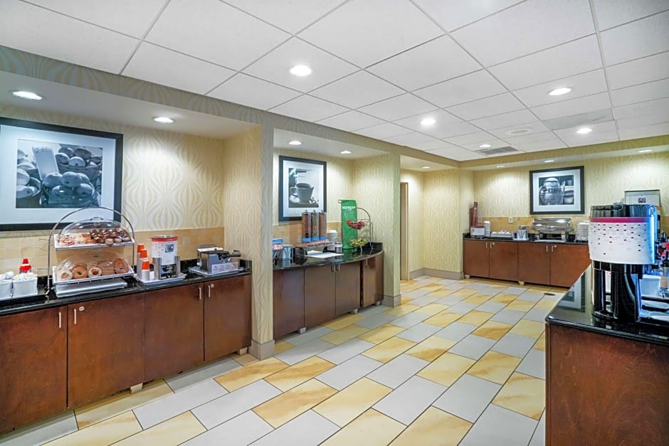 Hampton Inn By Hilton Richmond - Airport