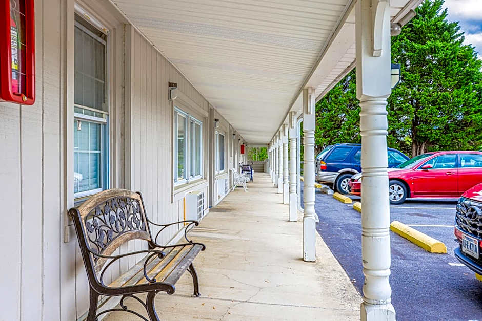 Relax Inn By OYO Natural Bridge I-81