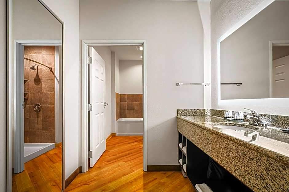 La Quinta Inn & Suites by Wyndham Stonington